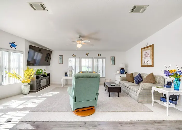 Waterfront Weeki Wachee Home W/ Fire Pit!