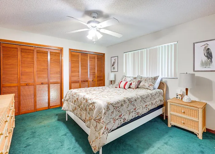 5 Mi To Weeki Wachee: Spring Hill Home W/ Lanai
