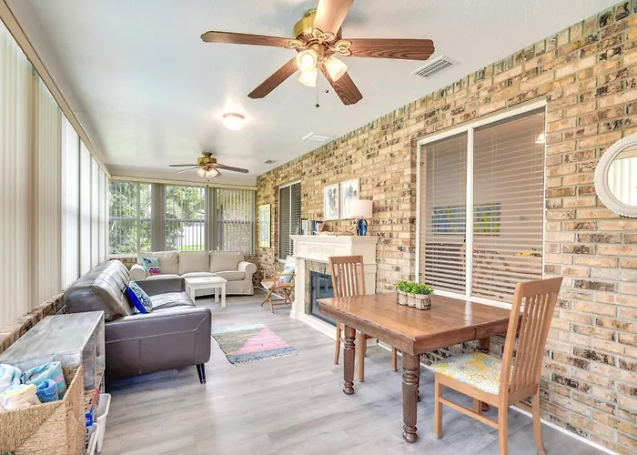 Heated Pool & 4-In-1 Grill: Spring Hill Haven!