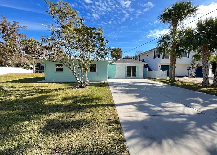 Weeki Wachee Retreat Canal Home With Hot Tub Kayaks Canoe And Boat With Trolling Motor Included
