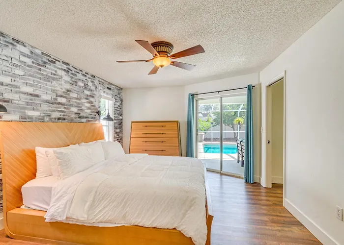 Private Pool & Lanai: Spring Hill Oasis