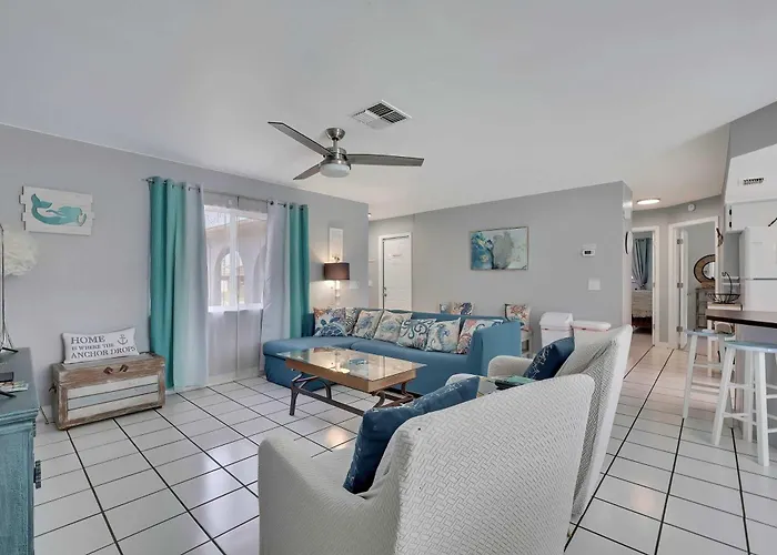 Stunning Nature Coast Heated Salt Pool Getaway